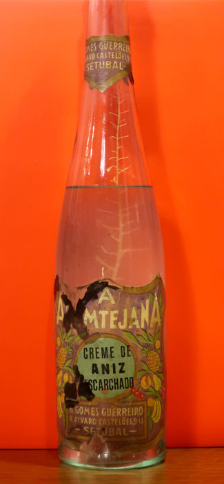 Star anise label and bottle, 1950s, Fábrica Alentejana. Private Collection